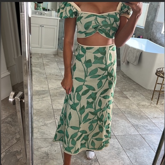 Zara two piece green floral skirt and crop top - Picture 3 of 5